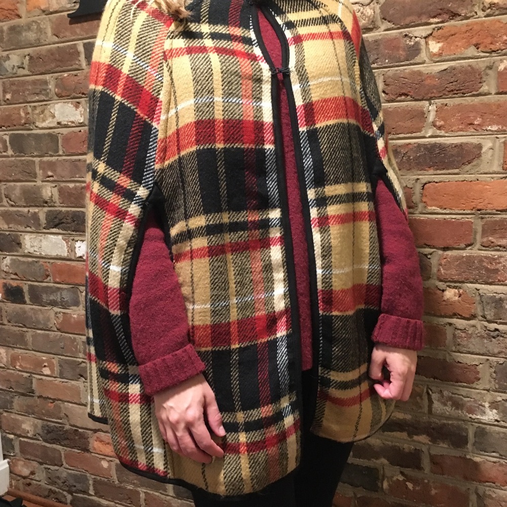 Reversible Cape - Picture 7 of 8
